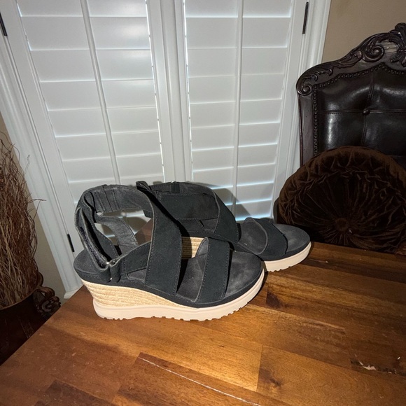 UGG Ileana wedge sandals, Size 6.5/7, GUC - Picture 5 of 8